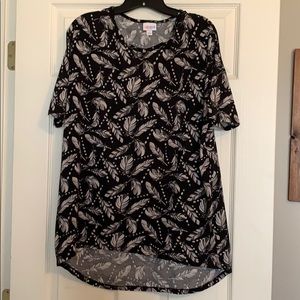 Small LulaRoe classic with feather design